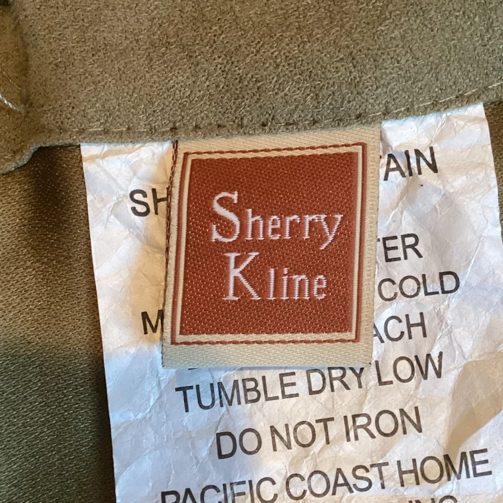 EUC shower curtain with hooks